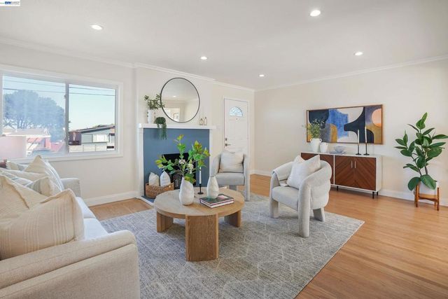 939 Bradley Dr, Daly City, CA 94015