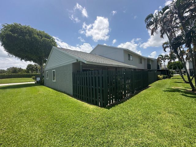 3801 INLET Circle, Greenacres, FL 33463