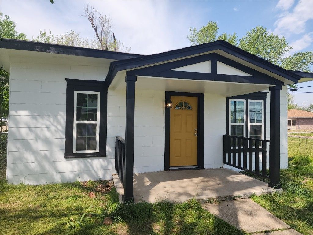 105 S Magnolia Street, Crescent, OK 73028