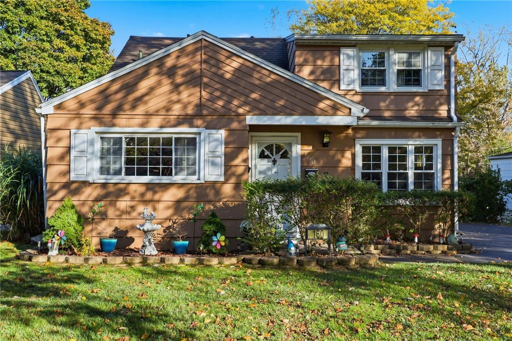 160 Wood Rd, Greece, NY 14626