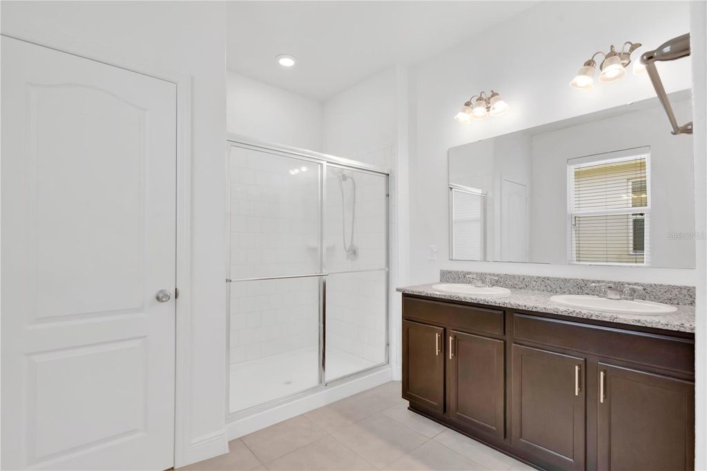 Image 11 of property listing at 14254 SERANOA DRIVE, Orlando, FL 32824