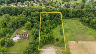 22150 Donnas Drive Street, Lyon Charter Township, MI 48178