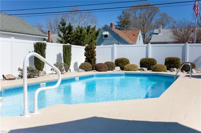 138 Robinson RD, Hampton, VA 23661