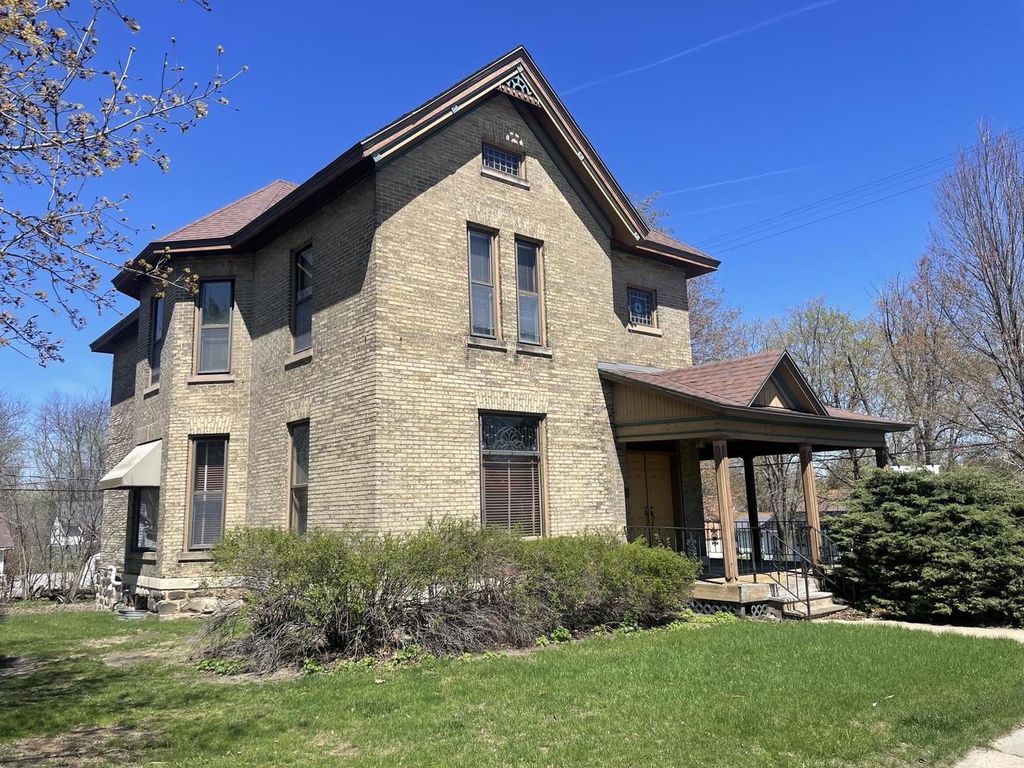 219 E Conant Street, Portage, WI 53901