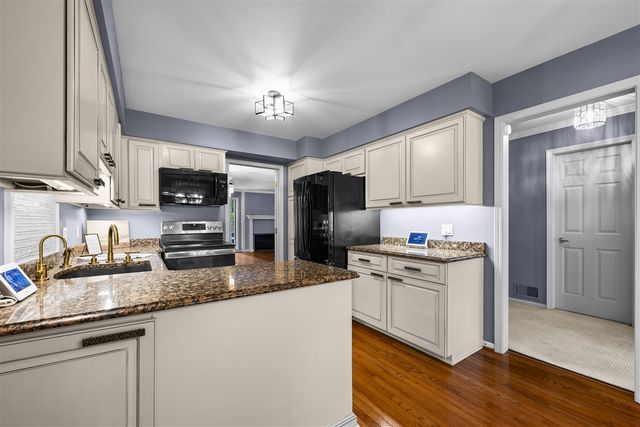 1189 Glenpointe Court, Bloomfield Hills, MI 48304