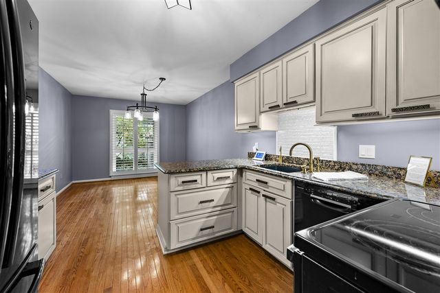 1189 Glenpointe Court, Bloomfield Hills, MI 48304