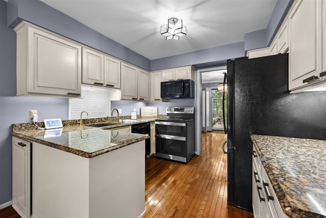 1189 Glenpointe Court, Bloomfield Hills, MI 48304