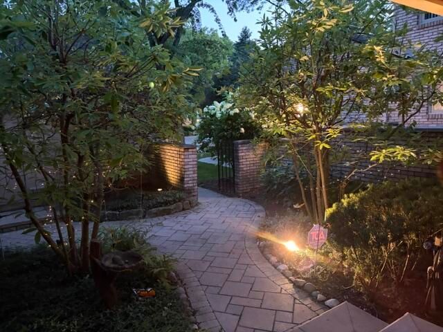 1189 Glenpointe Court, Bloomfield Hills, MI 48304