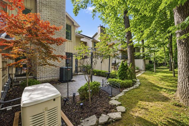 1189 Glenpointe Court, Bloomfield Hills, MI 48304