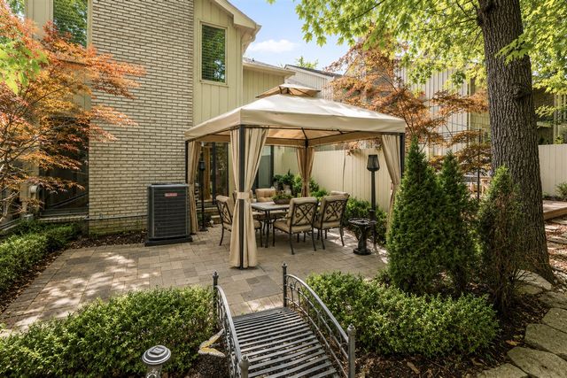 1189 Glenpointe Court, Bloomfield Hills, MI 48304