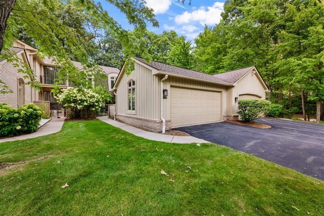 1189 Glenpointe Court, Bloomfield Hills, MI 48304