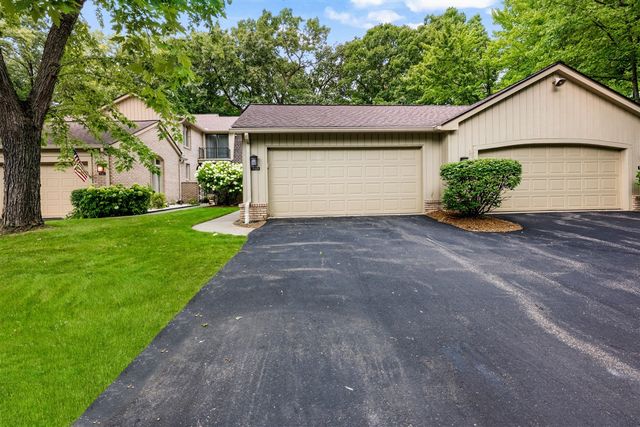 1189 Glenpointe Court, Bloomfield Hills, MI 48304