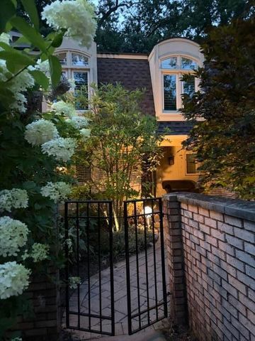 1189 Glenpointe Court, Bloomfield Hills, MI 48304