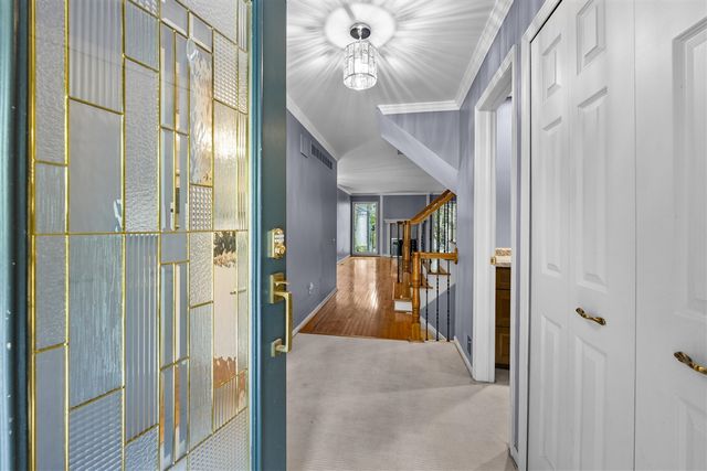 1189 Glenpointe Court, Bloomfield Hills, MI 48304