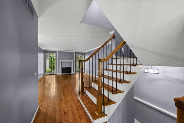 1189 Glenpointe Court, Bloomfield Hills, MI 48304