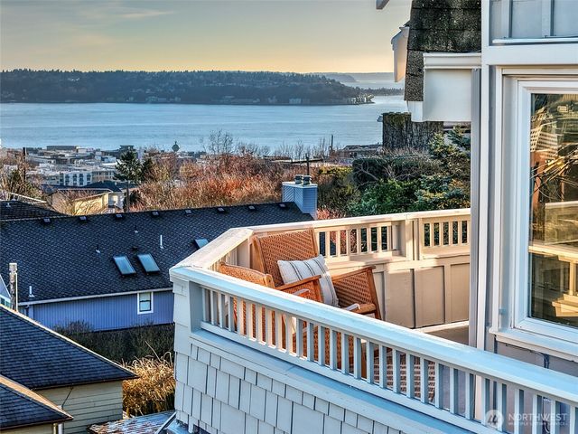 1238 3rd Avenue N, Seattle, WA 98109