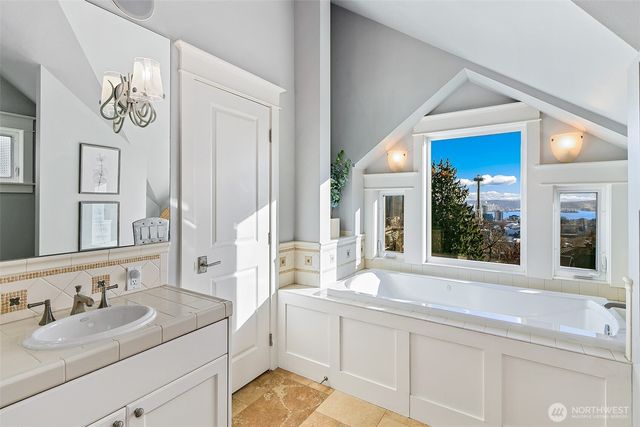 1238 3rd Avenue N, Seattle, WA 98109