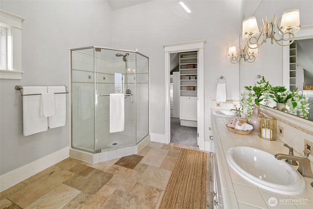 1238 3rd Avenue N, Seattle, WA 98109