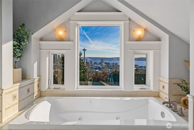 1238 3rd Avenue N, Seattle, WA 98109