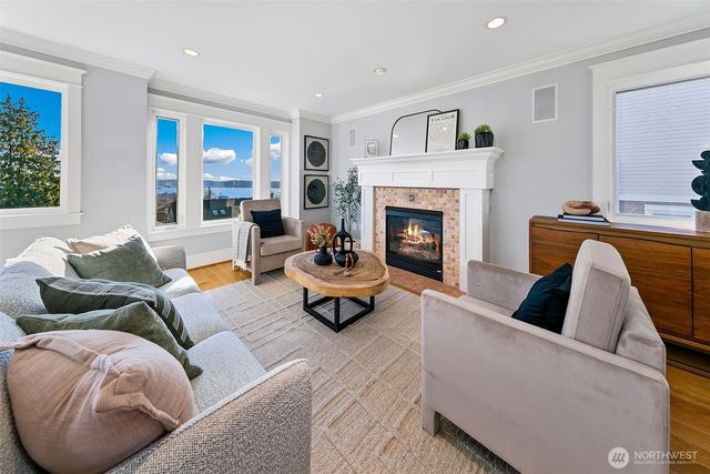 1238 3rd Avenue N, Seattle, WA 98109