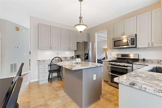 2120 Blackhawk Trail, Lawrenceville, GA 30043