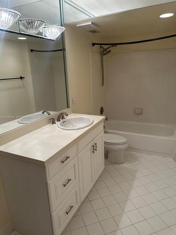 7671 W Courtyard Run W, Boca Raton, FL 33433