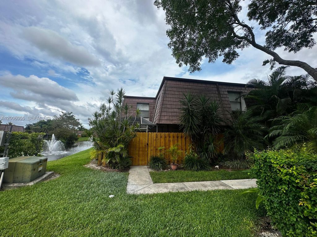 7671 W Courtyard Run W, Boca Raton, FL 33433