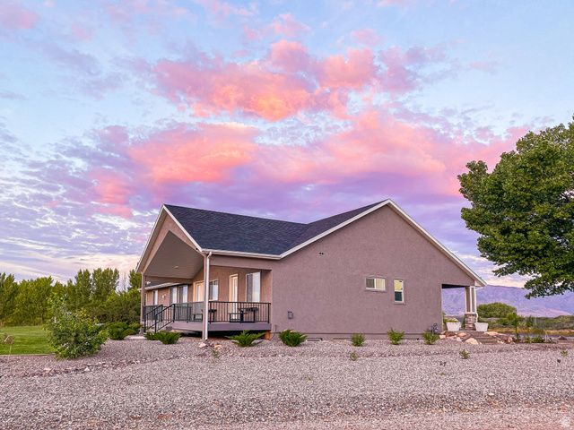 401 S 3430 E, New Harmony, UT 84757
