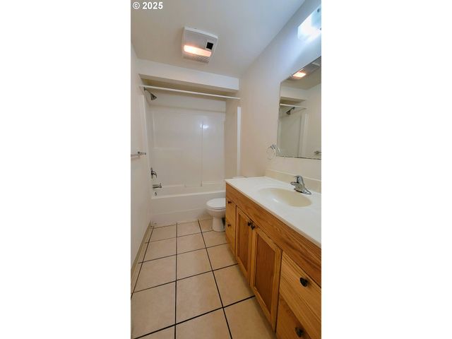 -1 EMERALD St, Eugene, OR 97405