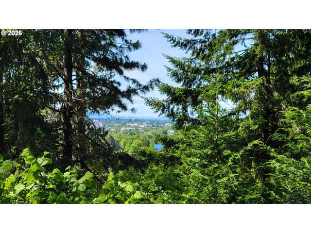 -1 EMERALD St, Eugene, OR 97405