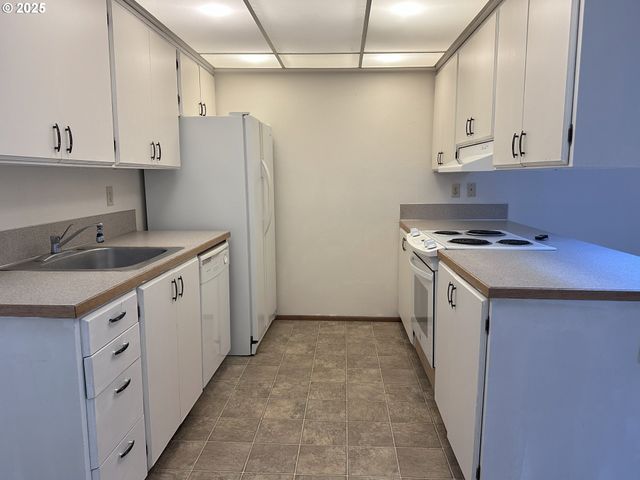 -1 EMERALD St, Eugene, OR 97405