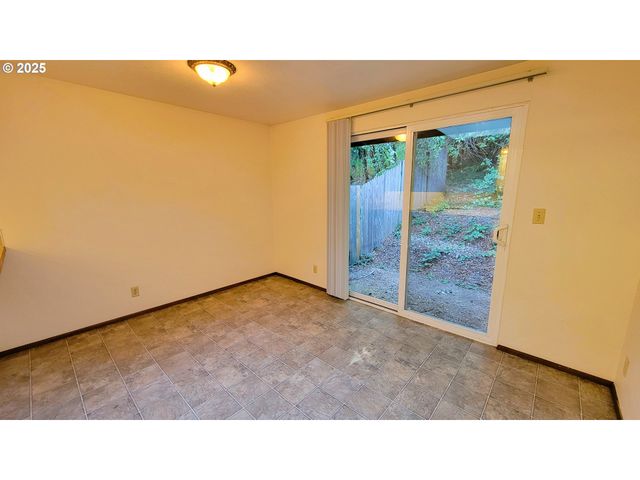 -1 EMERALD St, Eugene, OR 97405