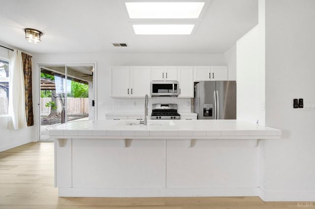 1036 W Northstar Drive, Hanford, CA 93230