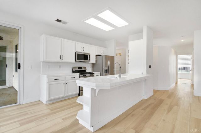 1036 W Northstar Drive, Hanford, CA 93230