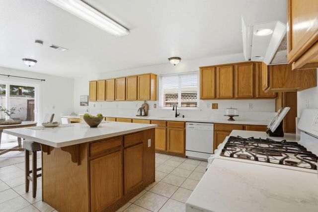 2592 Glenview Drive, Hollister, CA 95023