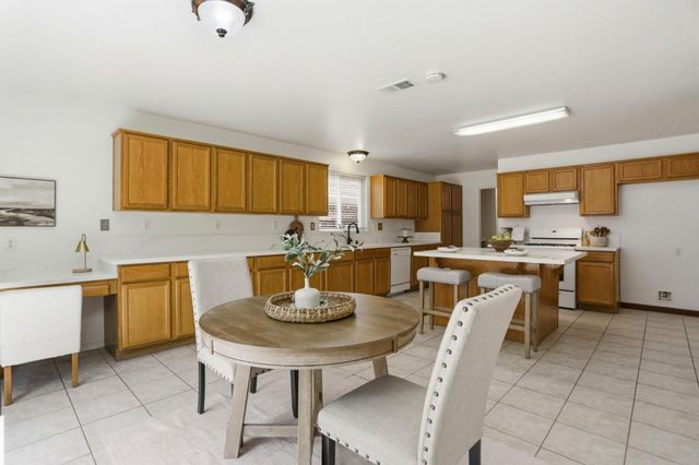 2592 Glenview Drive, Hollister, CA 95023