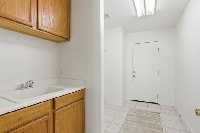 2592 Glenview Drive, Hollister, CA 95023