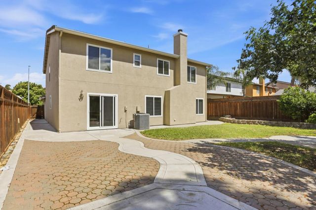 2592 Glenview Drive, Hollister, CA 95023