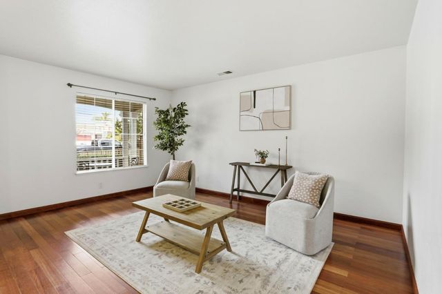 2592 Glenview Drive, Hollister, CA 95023