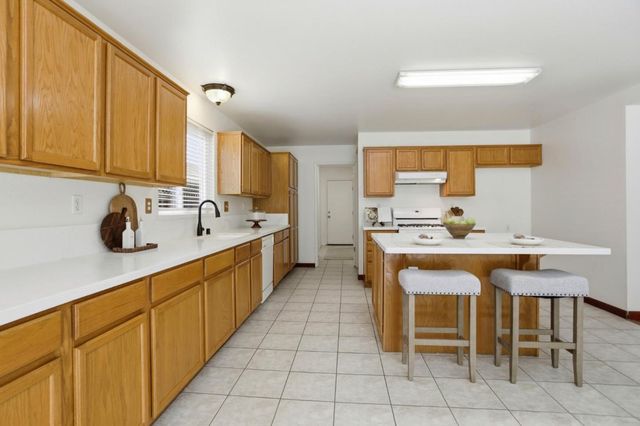 2592 Glenview Drive, Hollister, CA 95023