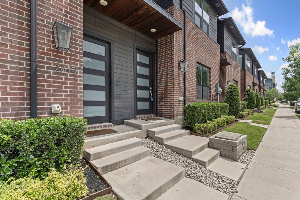 2821 Stanley Avenue, Fort Worth, TX 76110 — photo 2