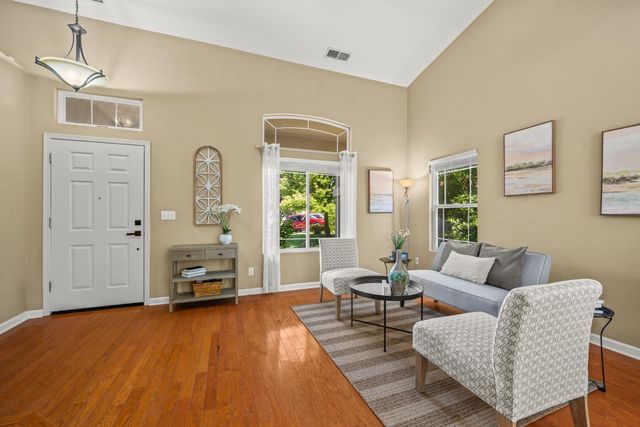 953 Carter St, Folsom, CA 95630