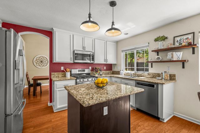 953 Carter St, Folsom, CA 95630