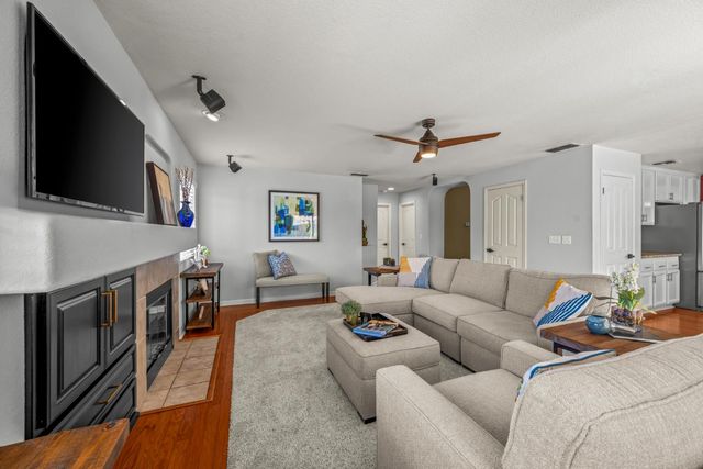 953 Carter St, Folsom, CA 95630