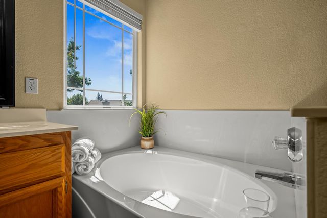953 Carter St, Folsom, CA 95630