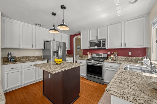 953 Carter St, Folsom, CA 95630