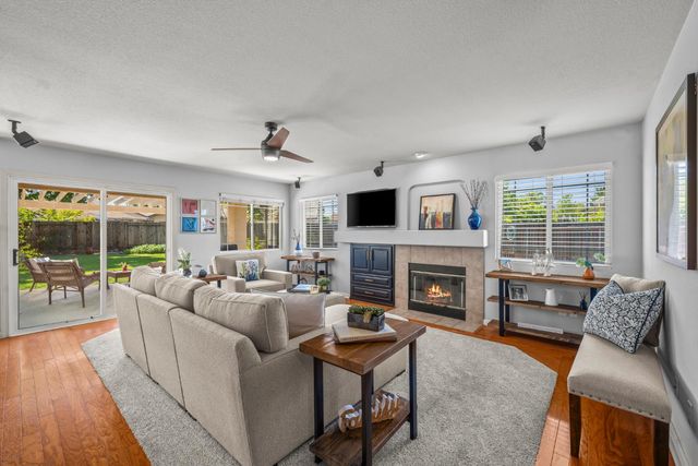 953 Carter St, Folsom, CA 95630
