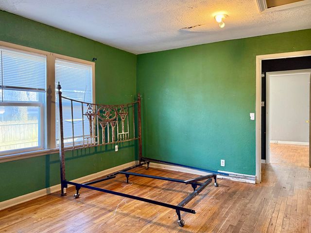 2822 E Cherry Street, Springfield, MO 65802