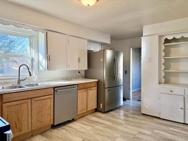 2822 E Cherry Street, Springfield, MO 65802