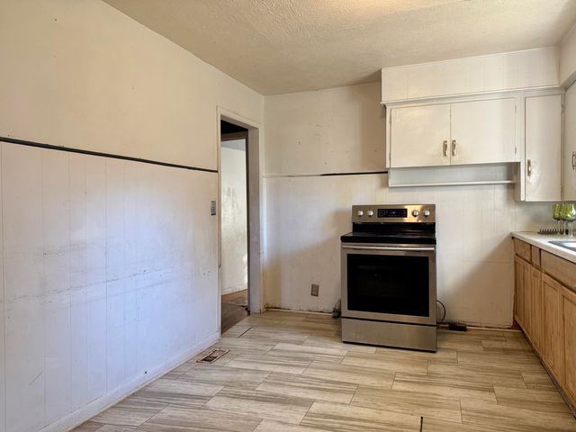 2822 E Cherry Street, Springfield, MO 65802